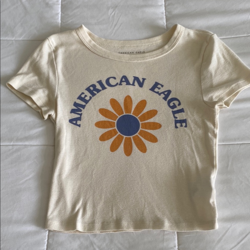 American Eagle Cream Graphic Tee
